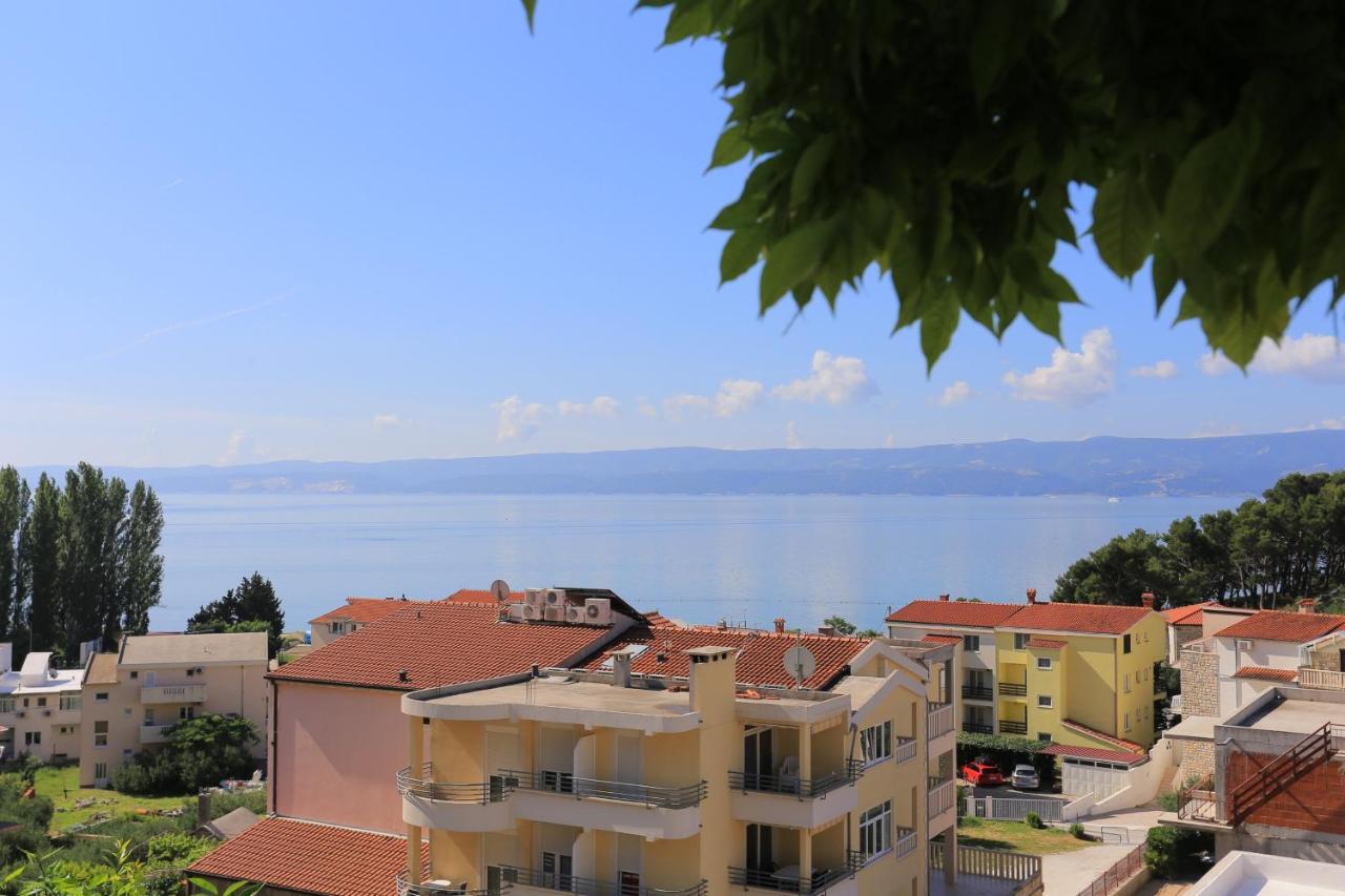 With A Parking Space Duce, - 20858 Omis