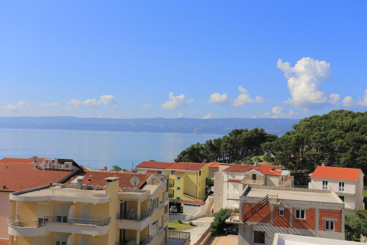 With A Parking Space Duce, - 20858 * Omis