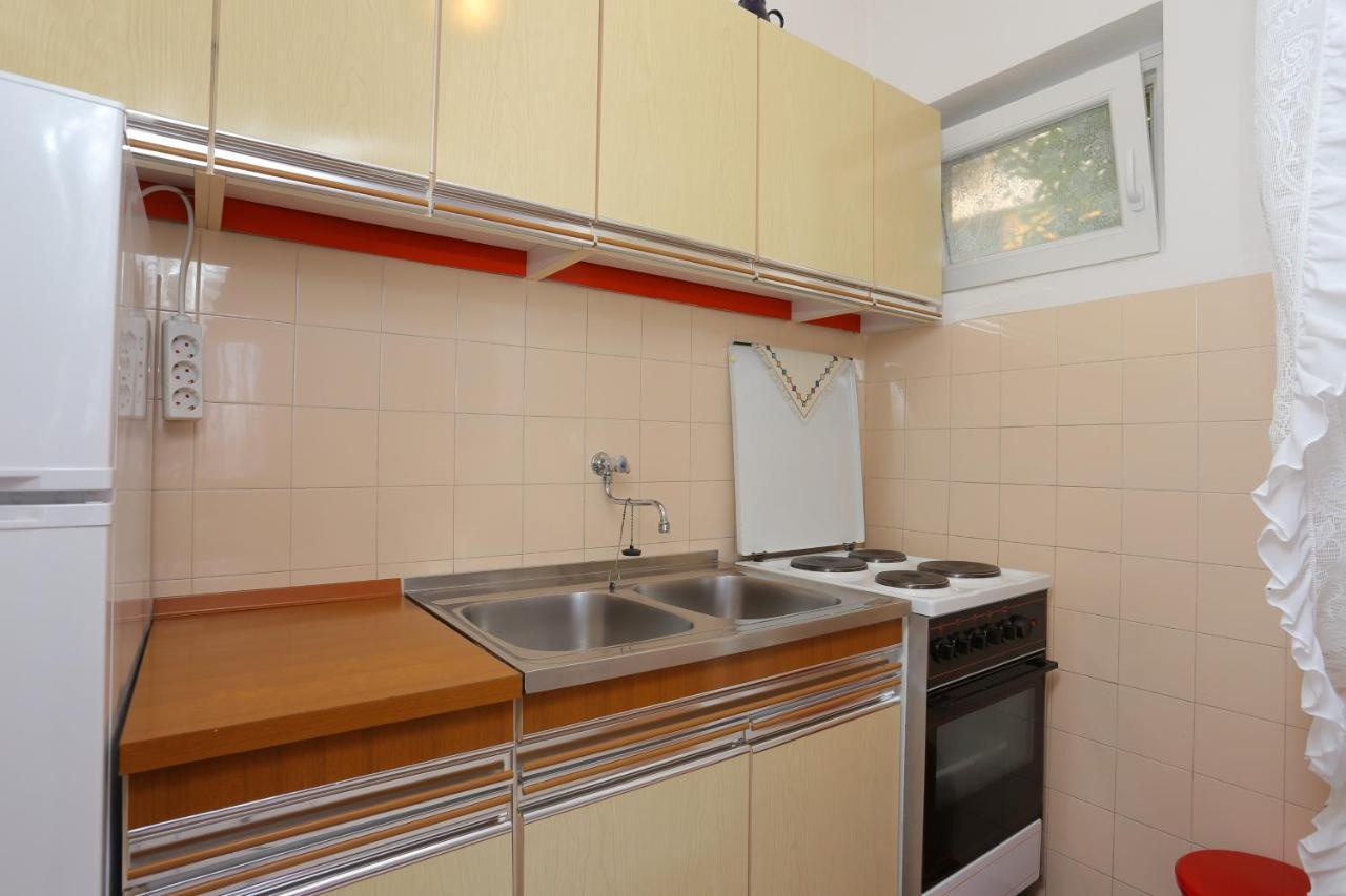 With A Parking Space Duce, - 20858 Apartment Omis