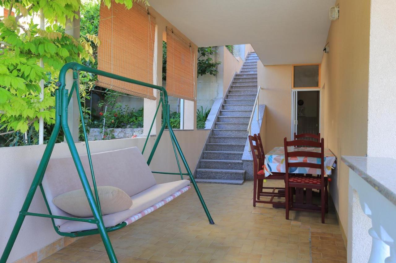 With A Parking Space Duce, - 20858 Apartment Omis