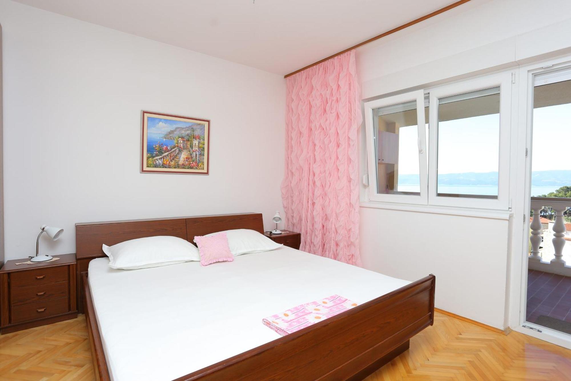 With A Parking Space Duce, - 20858 Apartment