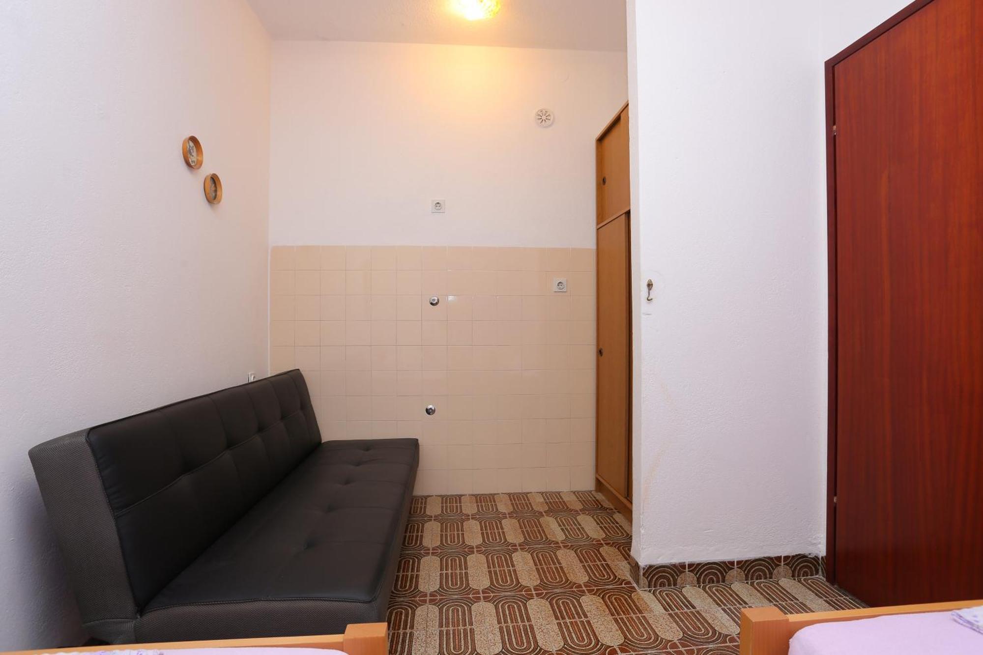 With A Parking Space Duce, - 20858 Apartment