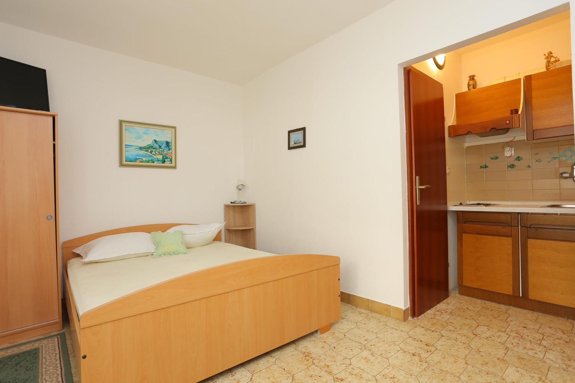 With A Parking Space Duce, - 20858 Apartment Omis