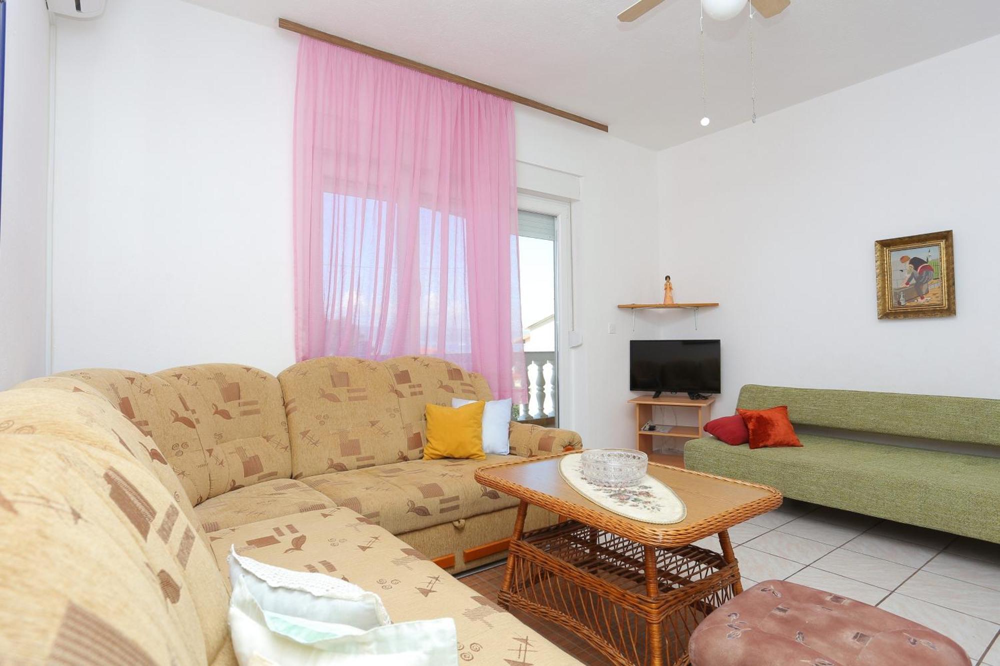 With A Parking Space Duce, - 20858 * Omis