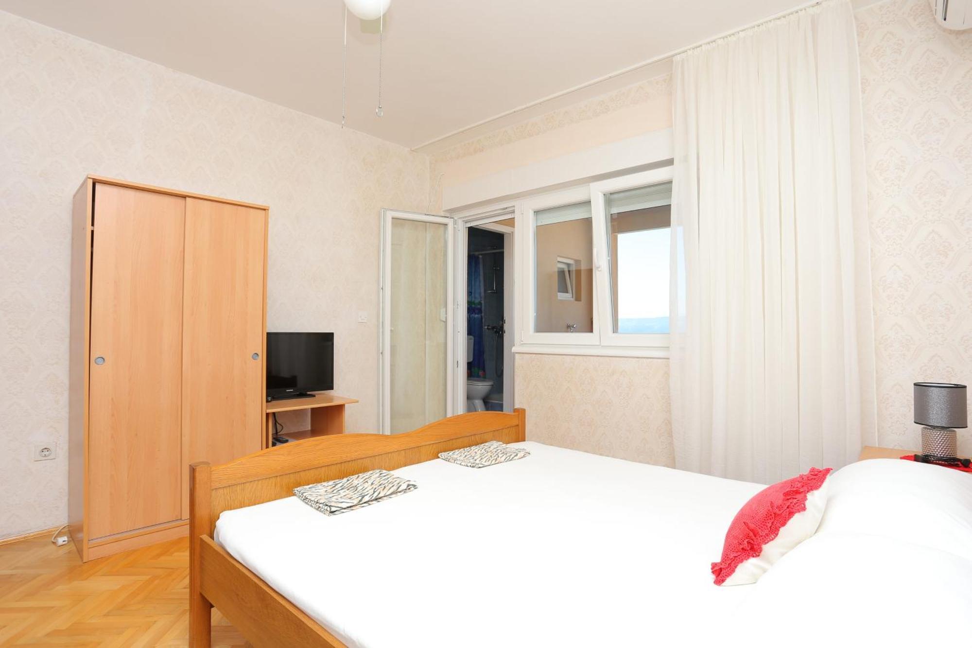 Apartment With A Parking Space Duce, - 20858 *