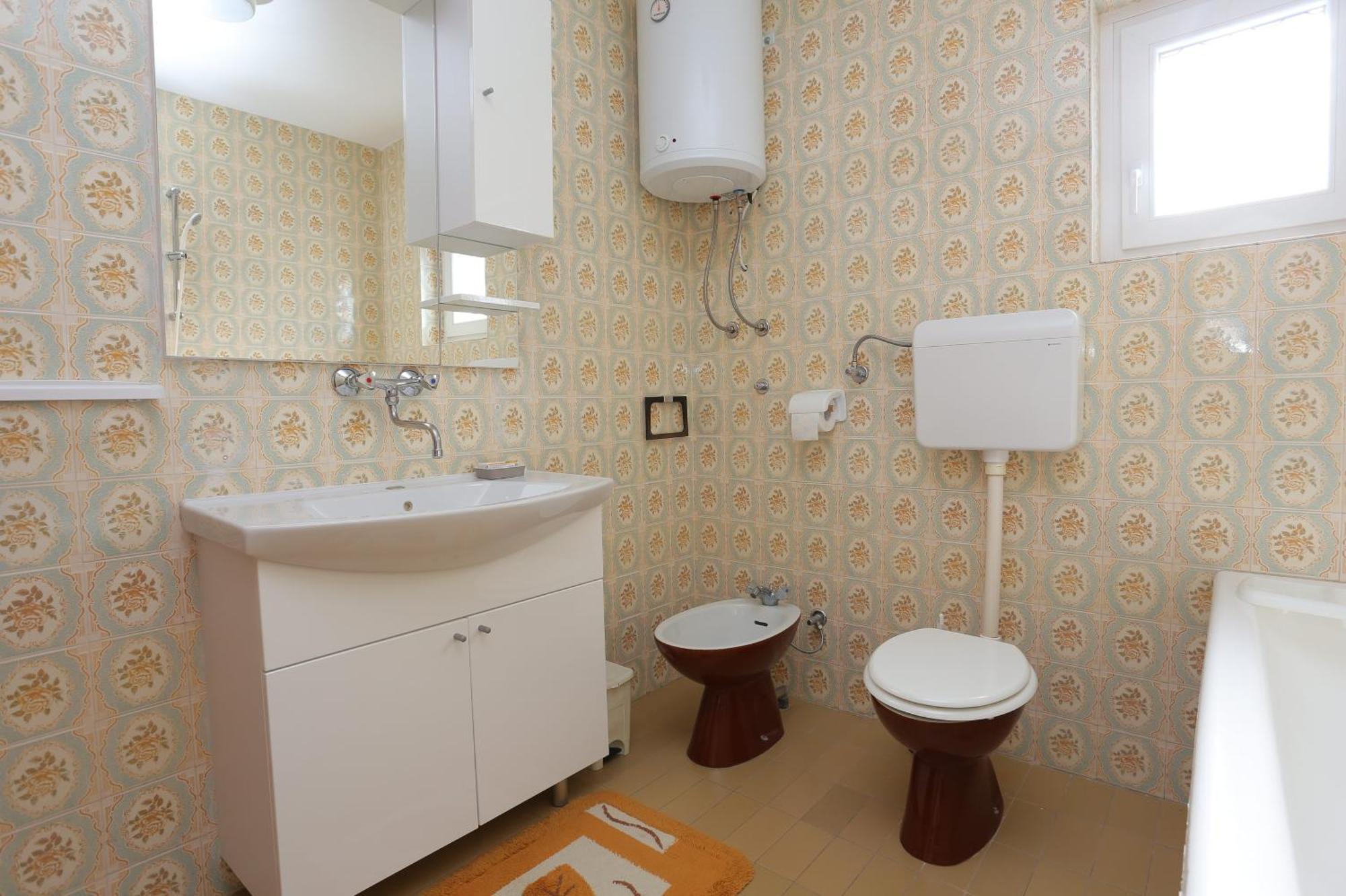Apartment With A Parking Space Duce, - 20858